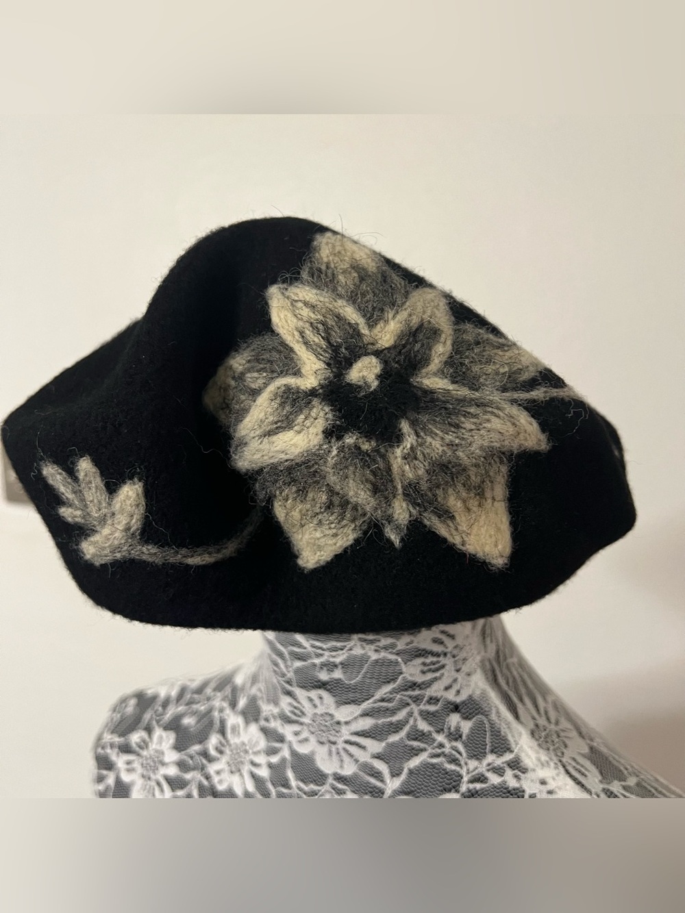 Fezko 💯 Wool Felt Black Floral Accent Beret - Vintage-Inspired Women's Hat Boho